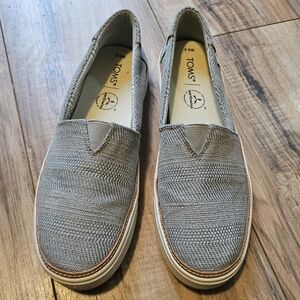 Toms womens size 9.5